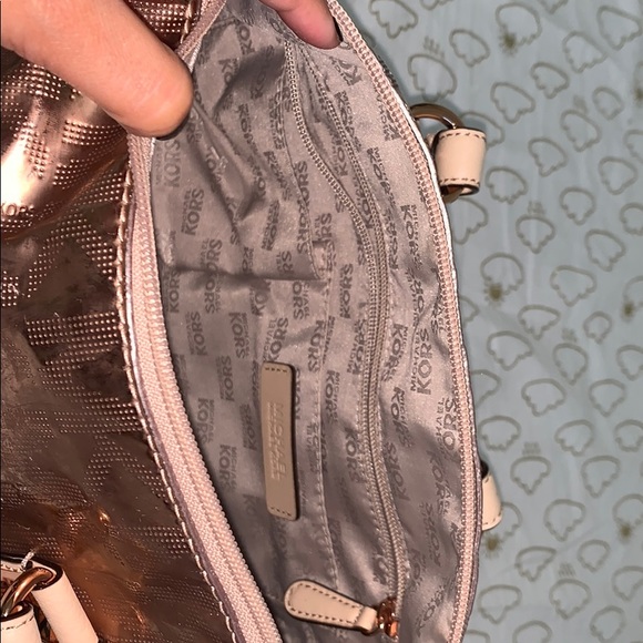 ❌❌SOLD❌❌ Michael Kors Tote - Picture 5 of 6